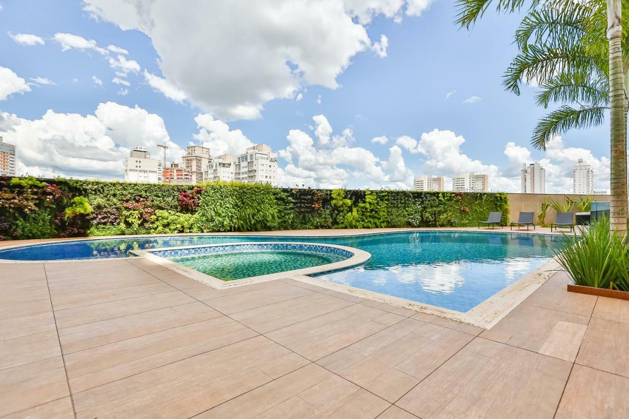 Clarion Goiânia Orion Hotel Exterior foto A swimming pool in a condominium in São Paulo, Brazil